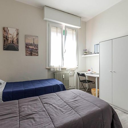 Fare Bnb - Room Del Parco Reggio Emilia Bagian luar foto