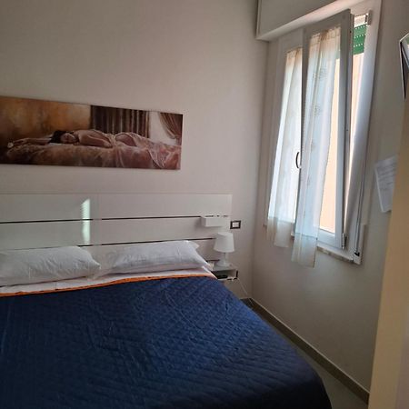 Fare Bnb - Room Del Parco Reggio Emilia Bagian luar foto