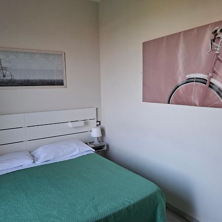 Fare Bnb - Room Del Parco Reggio Emilia Bagian luar foto