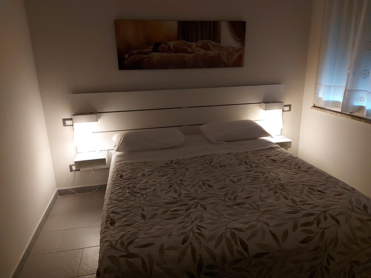 Fare Bnb - Room Del Parco Reggio Emilia Bagian luar foto