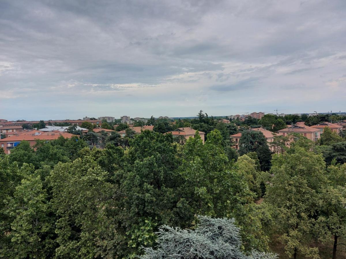 Fare Bnb - Room Del Parco Reggio Emilia Bagian luar foto