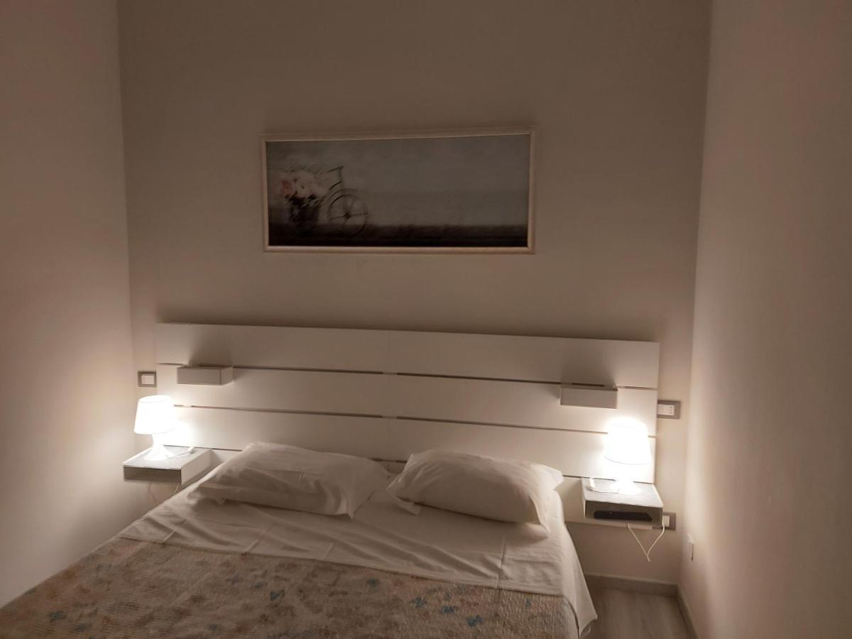 Fare Bnb - Room Del Parco Reggio Emilia Bagian luar foto