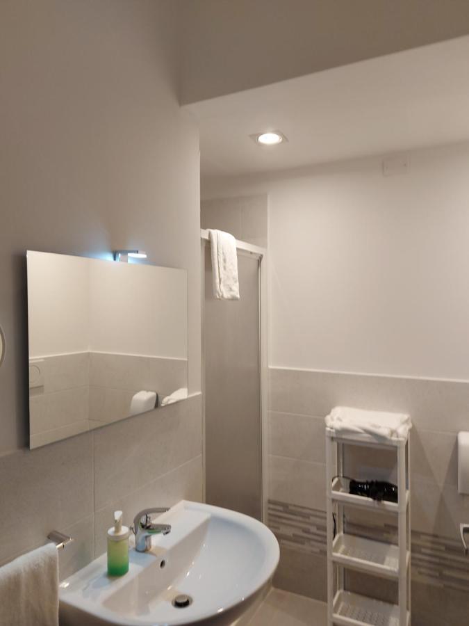 Fare Bnb - Room Del Parco Reggio Emilia Bagian luar foto