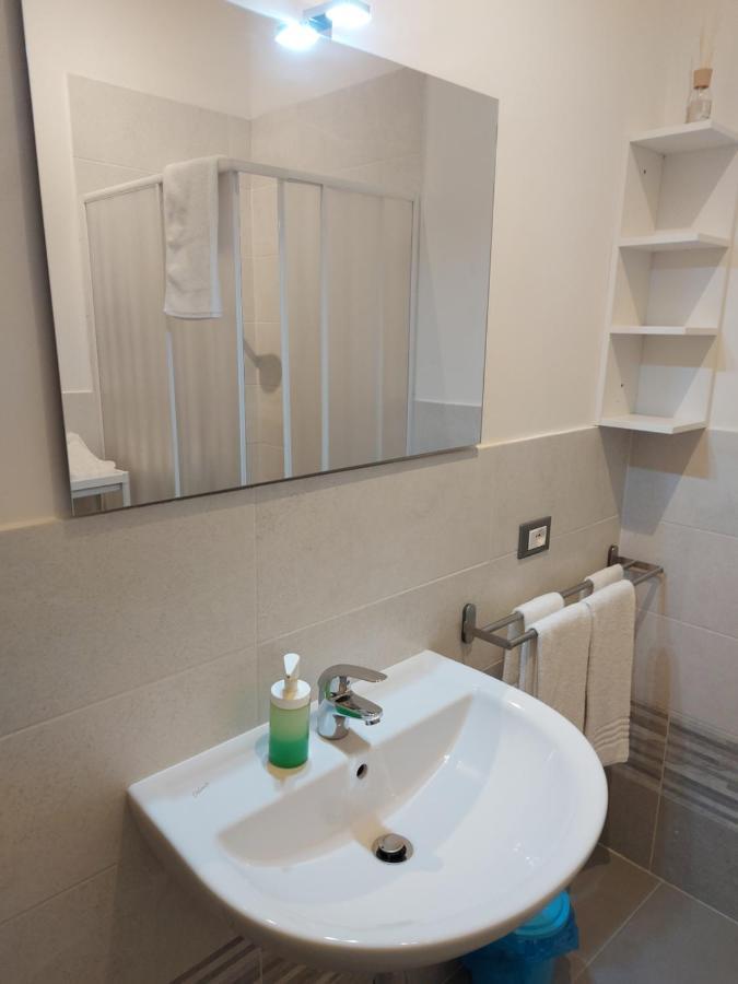 Fare Bnb - Room Del Parco Reggio Emilia Bagian luar foto