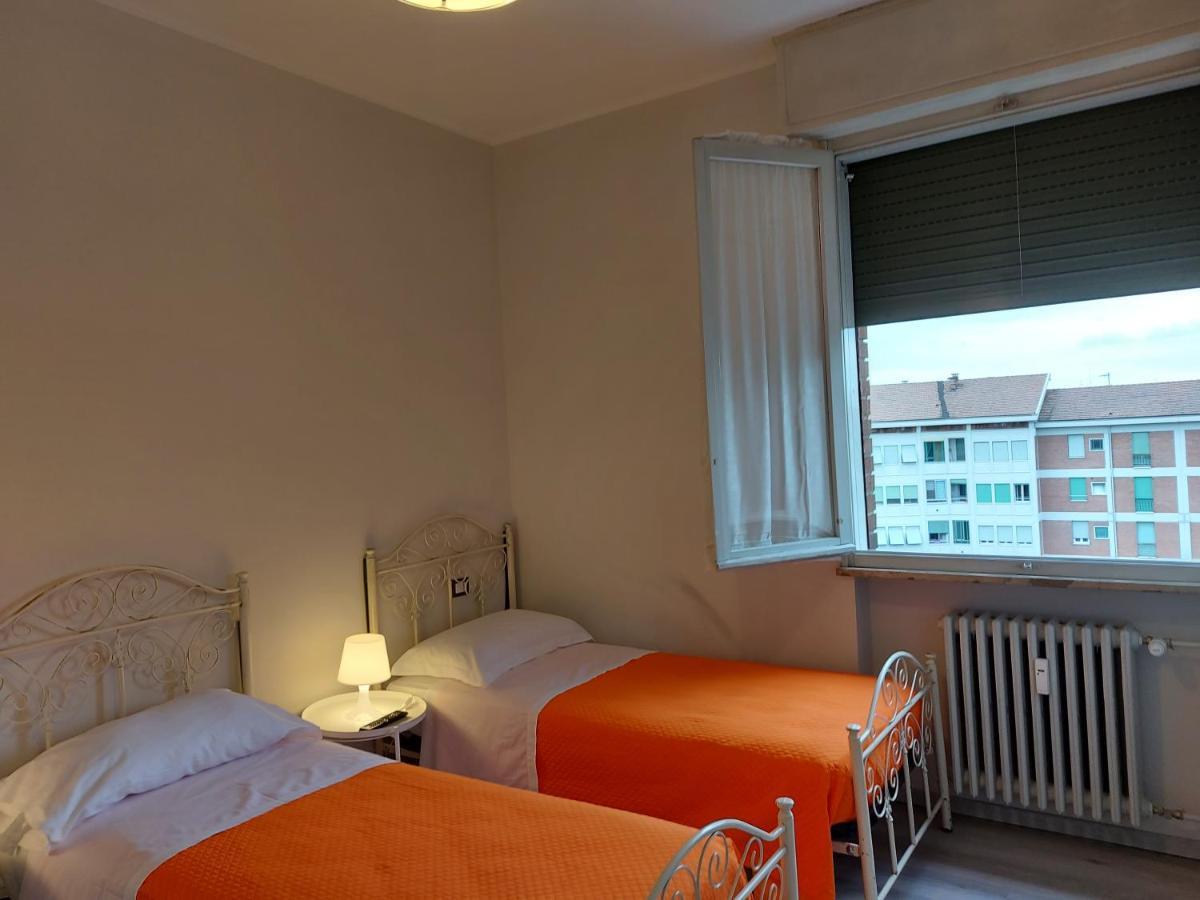 Fare Bnb - Room Del Parco Reggio Emilia Bagian luar foto