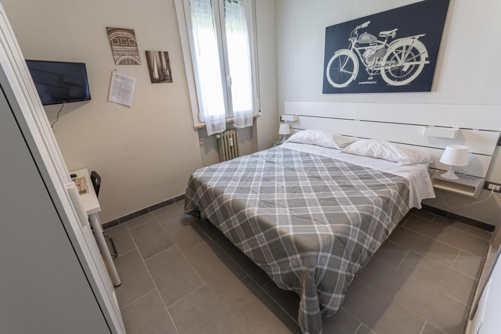 Fare Bnb - Room Del Parco Reggio Emilia Bagian luar foto