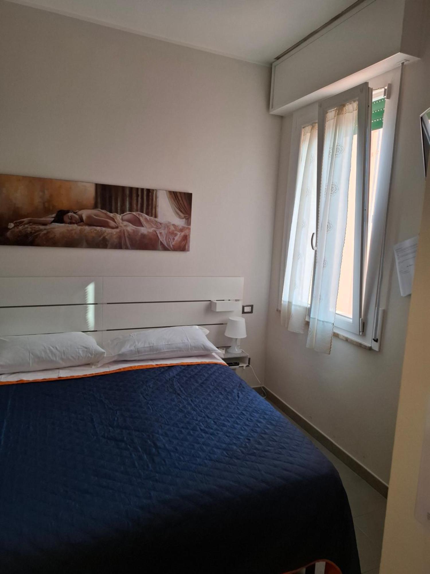 Fare Bnb - Room Del Parco Reggio Emilia Bagian luar foto
