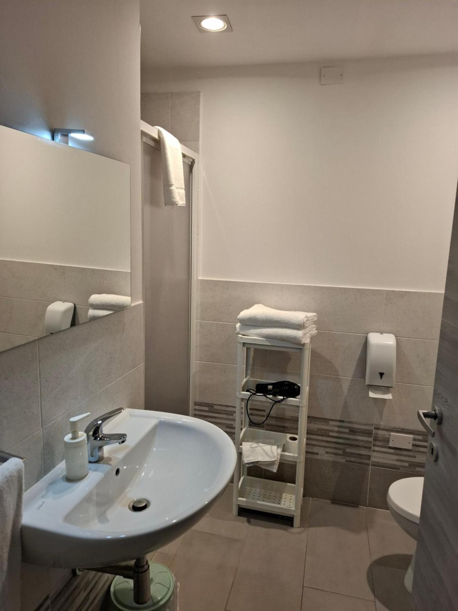Fare Bnb - Room Del Parco Reggio Emilia Bagian luar foto