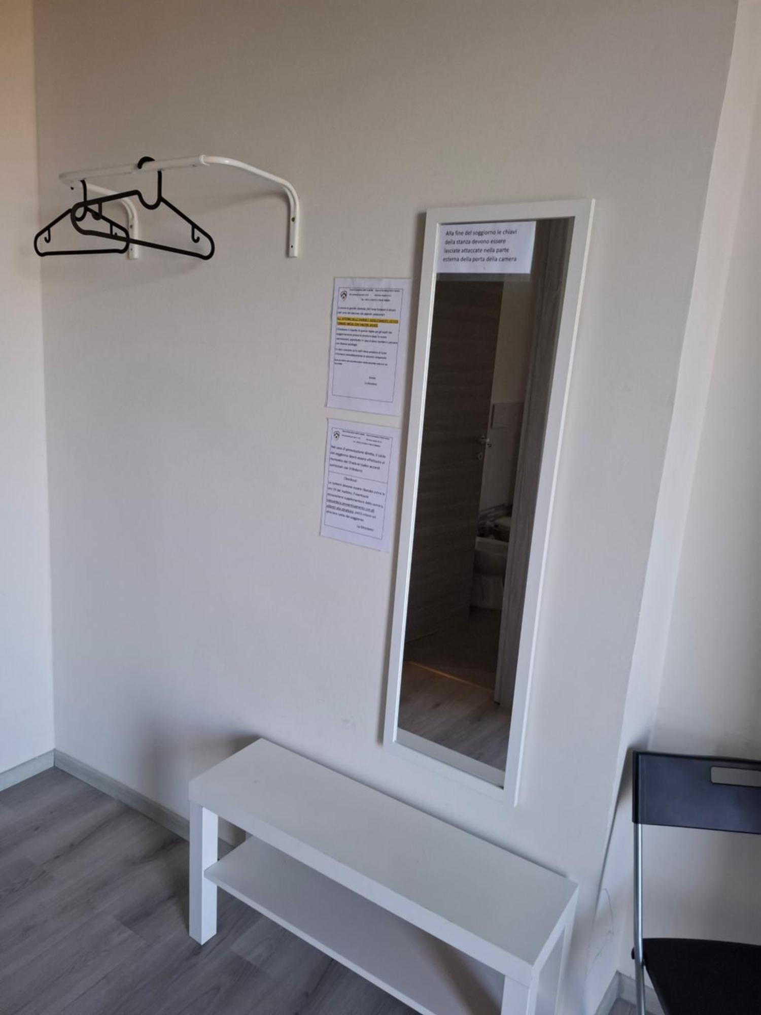 Fare Bnb - Room Del Parco Reggio Emilia Bagian luar foto
